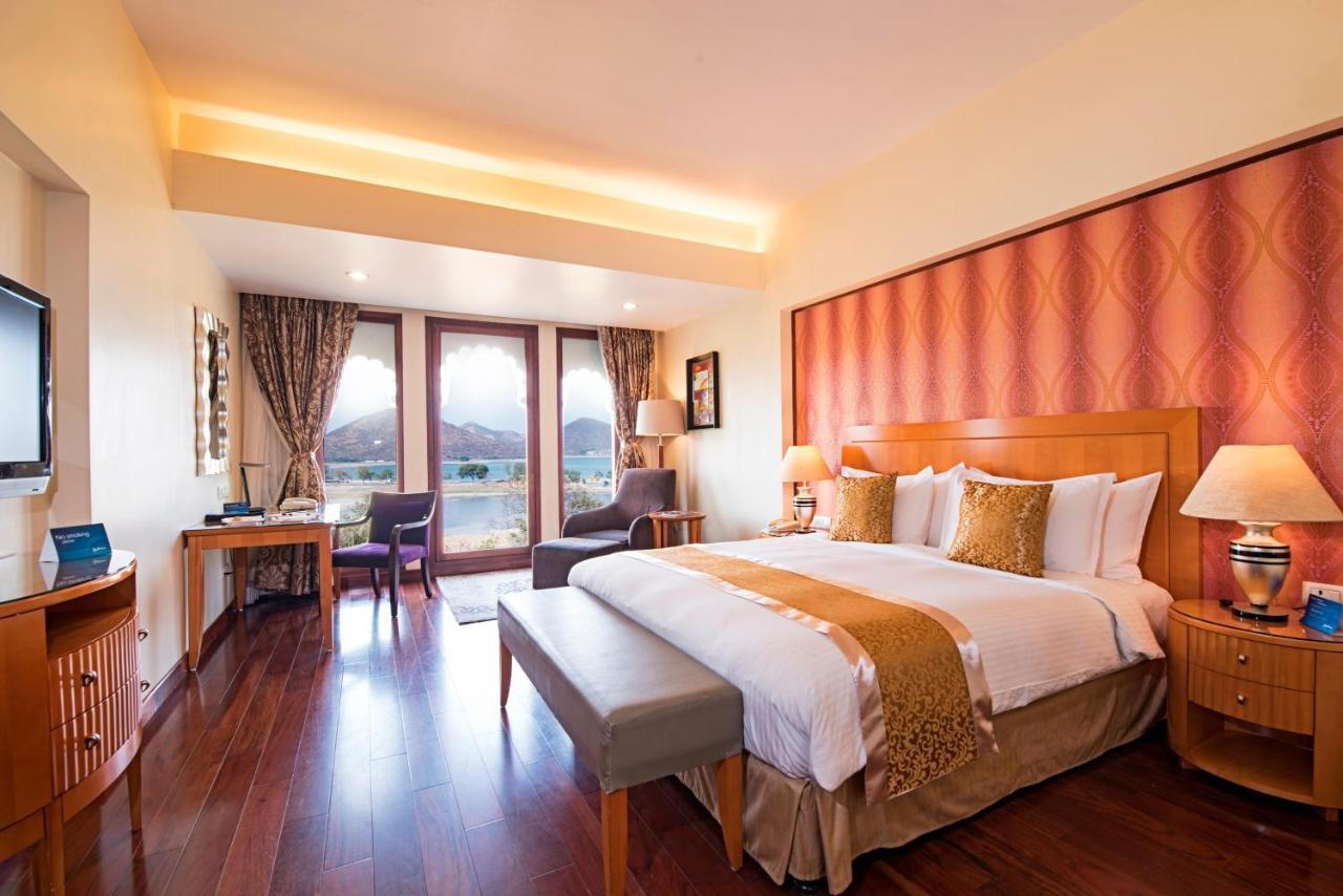 Radisson Blu Udaipur Palace Resort & Spa 외부 사진